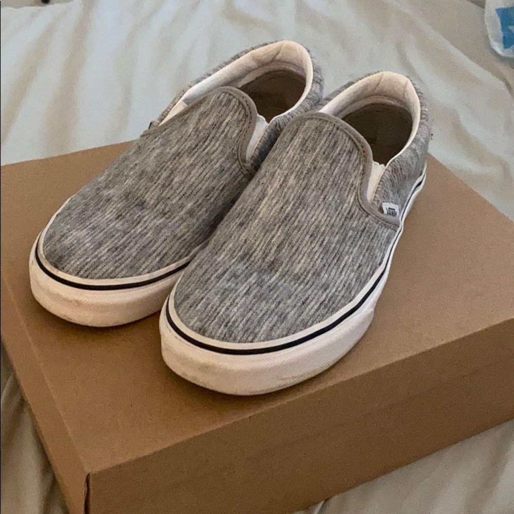 Vans women’s 6.5/ Men’s 5.0